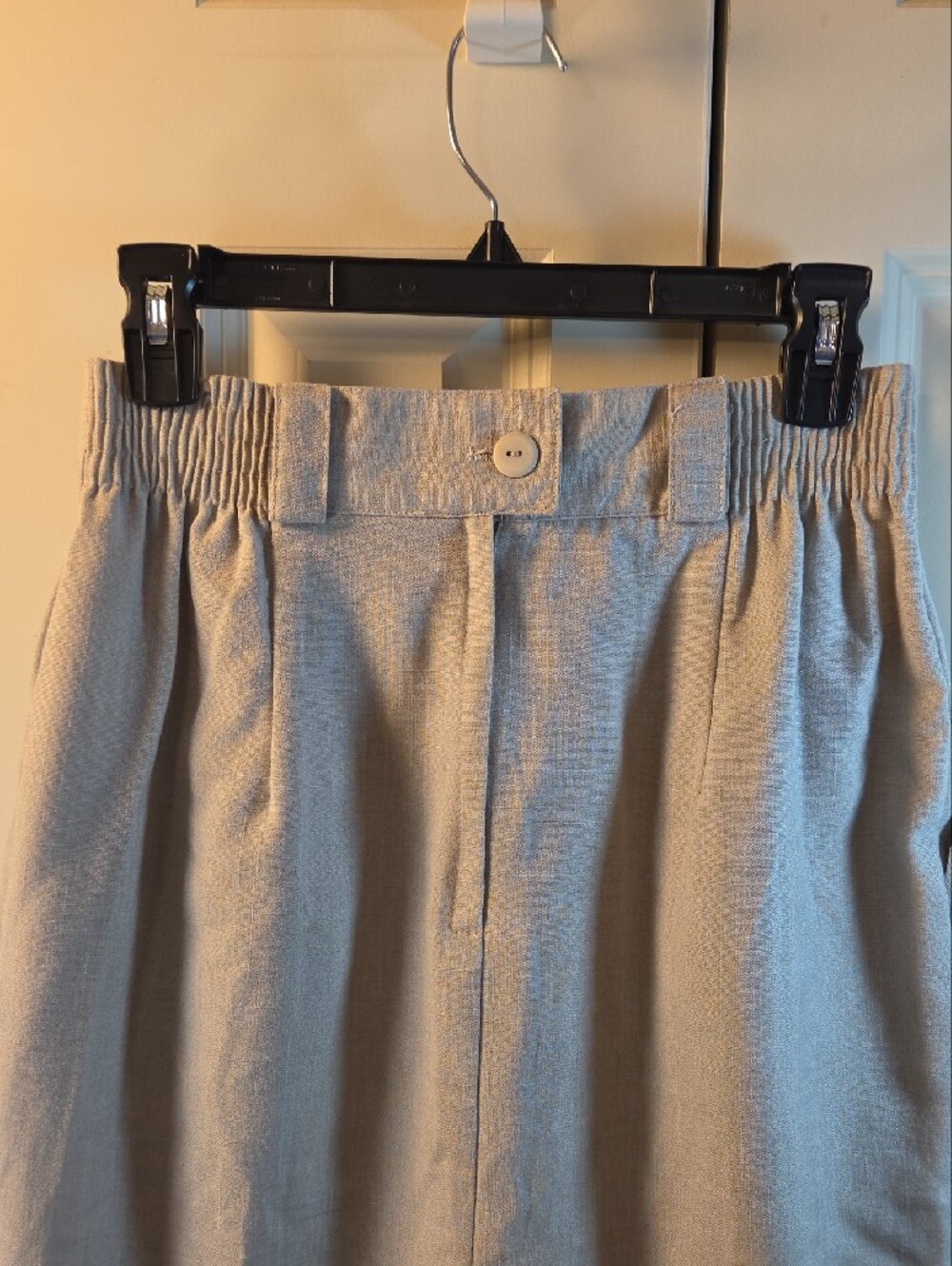 Elegant Cream Midi Pleated Skirt - Picture 8 of 9